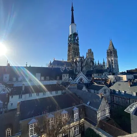 Sous Les Clochers De - Cathedrale Апартаменты *