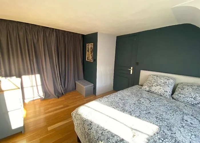 Sous Les Clochers De - Cathedrale