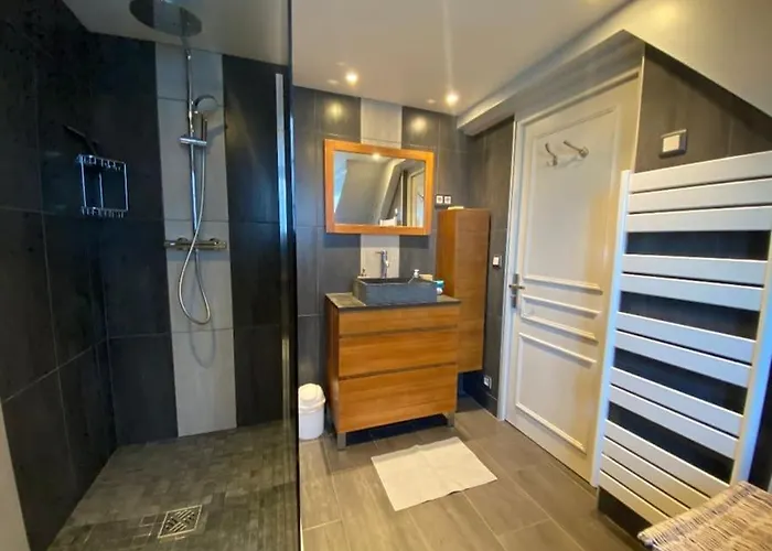 Sous Les Clochers De - Cathedrale *